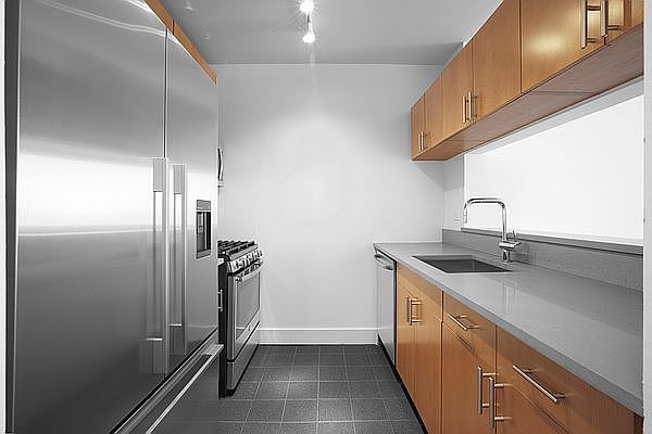 1st image of 420 W 42nd St APT 32e