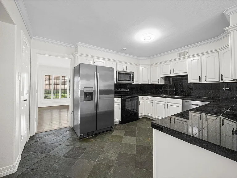 1573 W Sam Houston Pkwy S — Photo 19