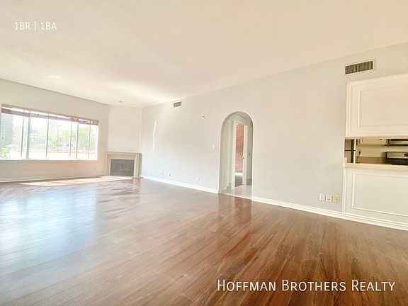 3rd image of 1136 S Shenandoah St #302A