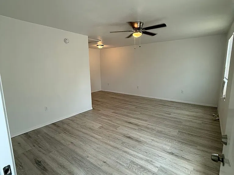 1043 Monet Dr — Photo 11