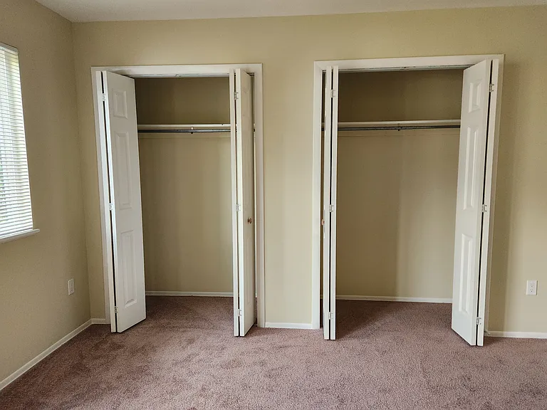 60 Wolfpit Ave #1B — Photo 15