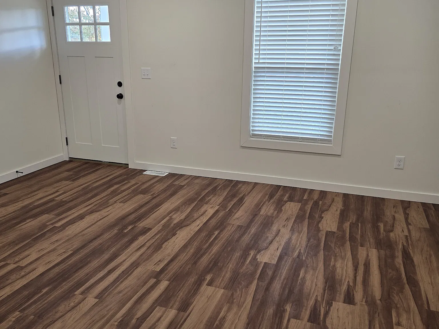 2 bed, 720 sqft, $1,000 — Photo 2