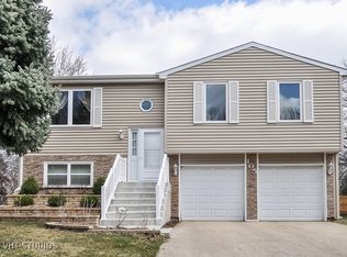 105 Arrowhead Ln, Bolingbrook, IL 60440