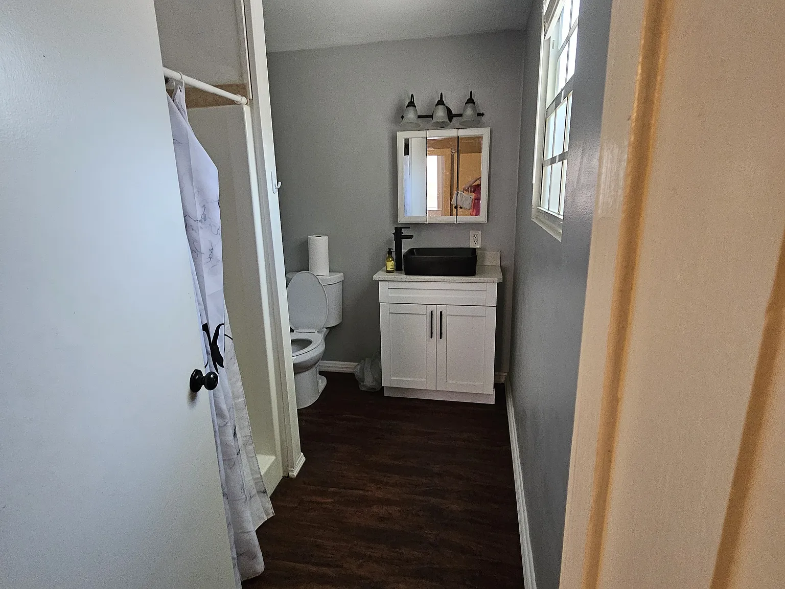3 bed, 930 sqft, $2,300 — Photo 4