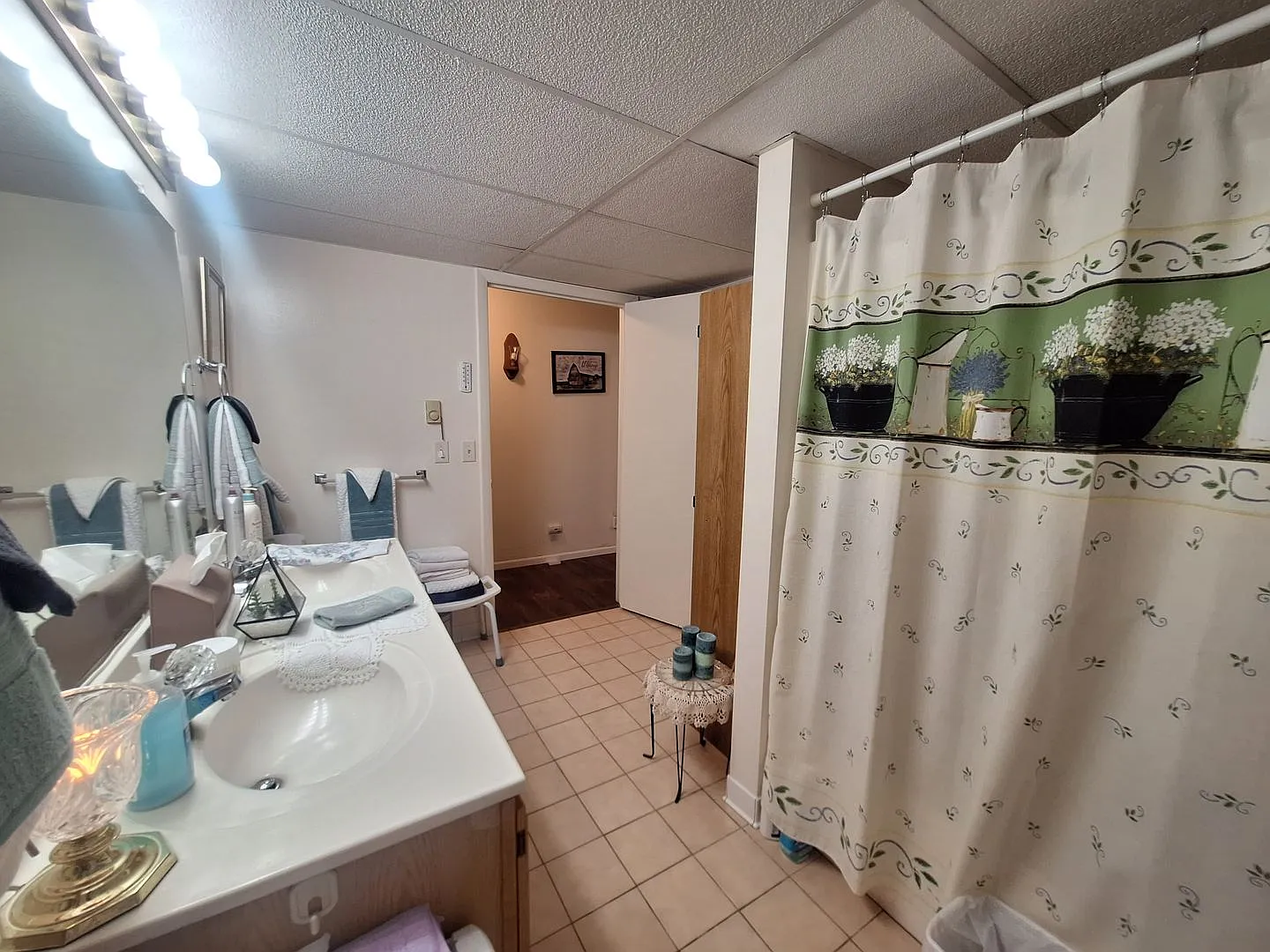 Large 3 Bedroom Apartment - Available September — Photo 3