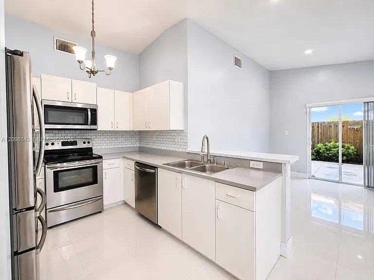 9720 SW 164th Ave — Photo 4