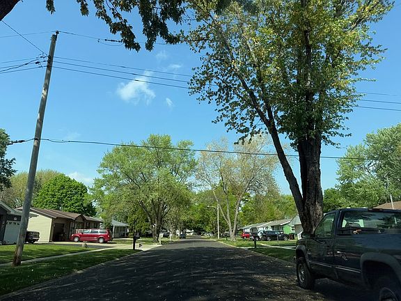 5th image of 2111 Devon Ave