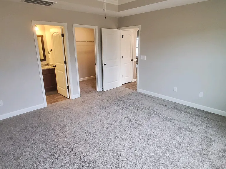 Spartan Commodor Ln — Photo 3