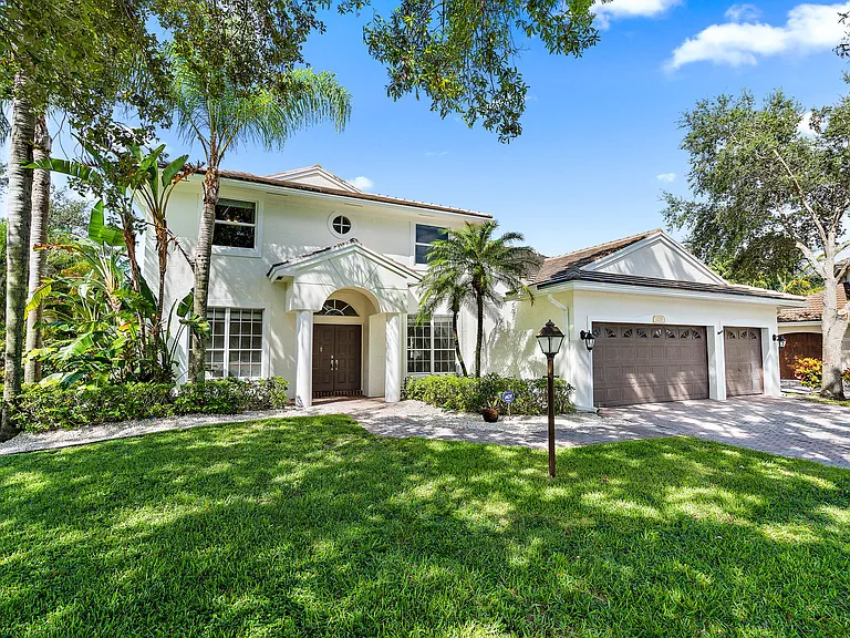 1225 Egret Cir S — Photo 3