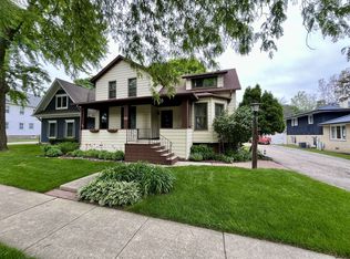16 E Euclid Ave, Arlington Heights, IL 60004