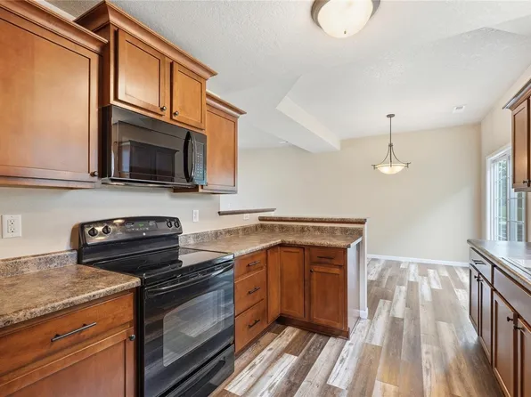 1694 Burr Dr, North Liberty, IA 52317