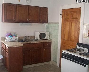 2nd image of 3919 Schiller Ave