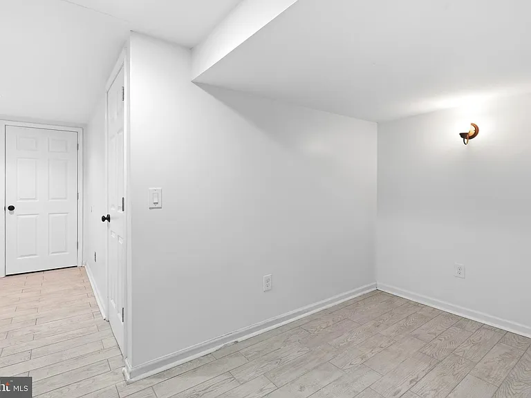 2302 Mount Royal Ter — Photo 26