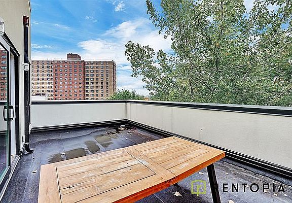 5th image of 924 De Kalb Ave #5L