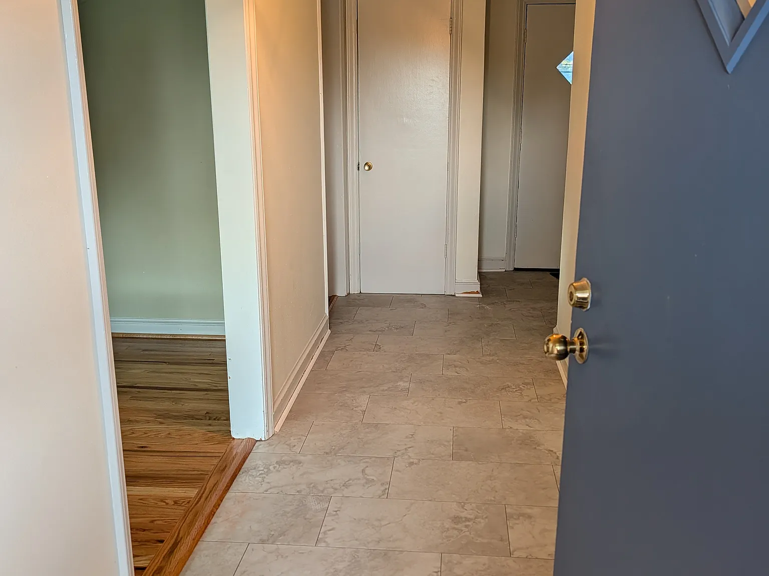 3 bed, 1.5 bath, 1995 sqft, $2,100 — Photo 3