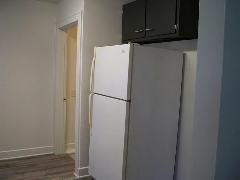 1505 W Iles Ave — Photo 6