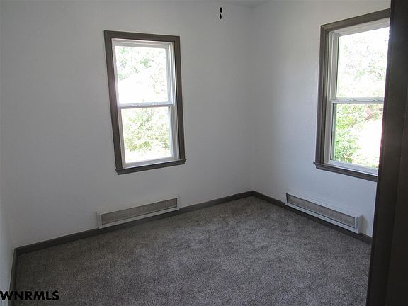 5th image of 813 E 18th St