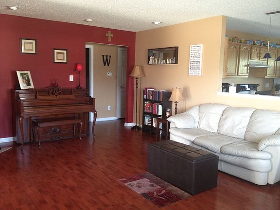 Great room with lam hardwood