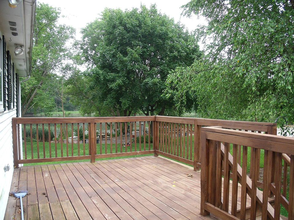 20 ' deck for each apt