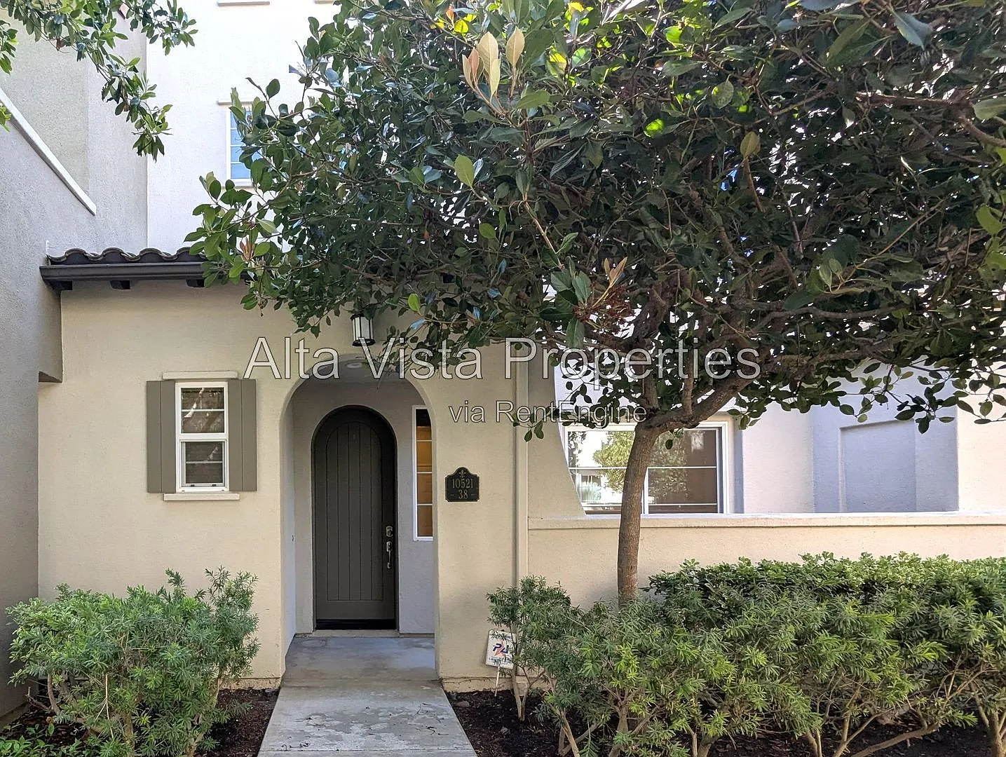 2 bed, 2.5 bath, 1389 sqft, $3,595 — Photo 2