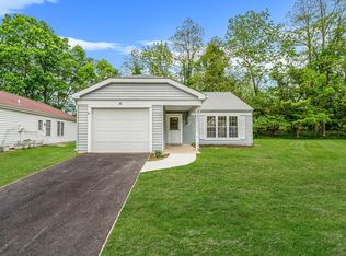 6 Lamont Ct, Ridge, NY 11961