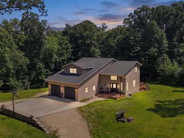 1884 W Timber Dr, Platteville, WI 53818