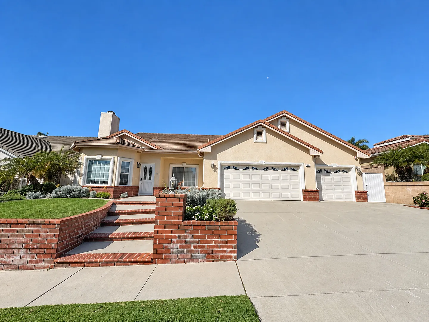 Spacious 4 Bedroom 3 Bath East End Home — Photo 1
