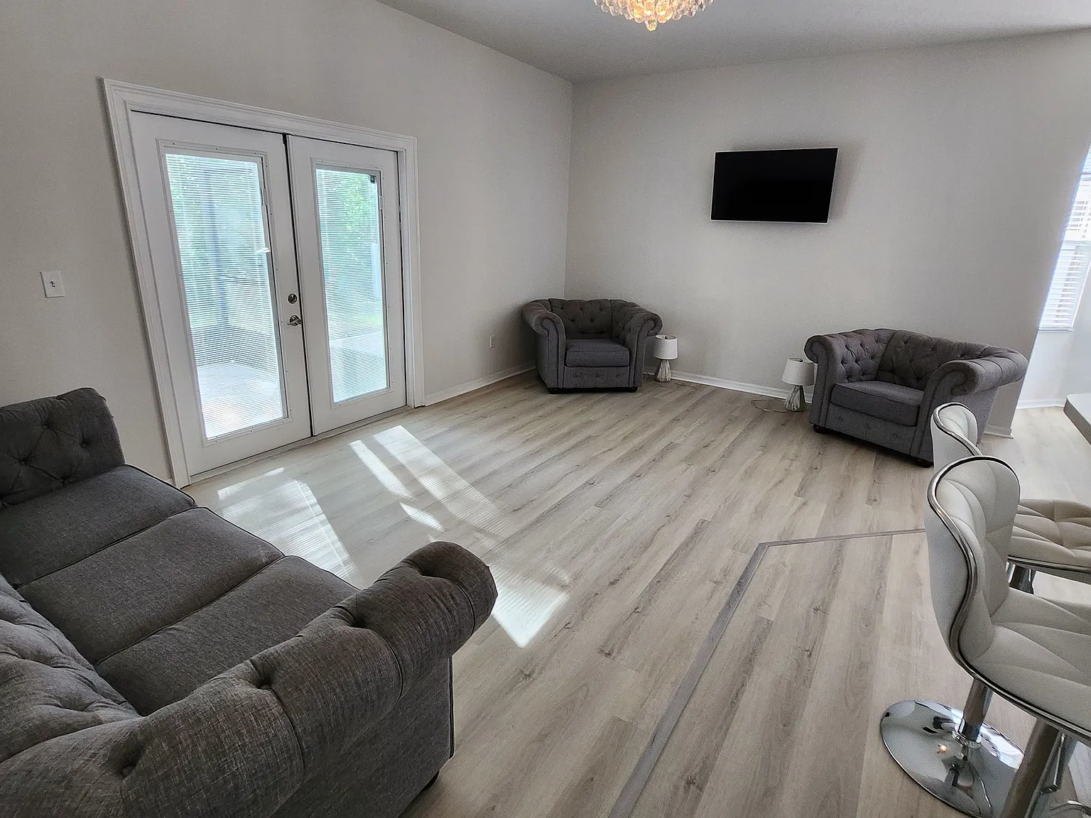 5 bed, 3.0 bath, 2469 sqft, $2,875 — Photo 3