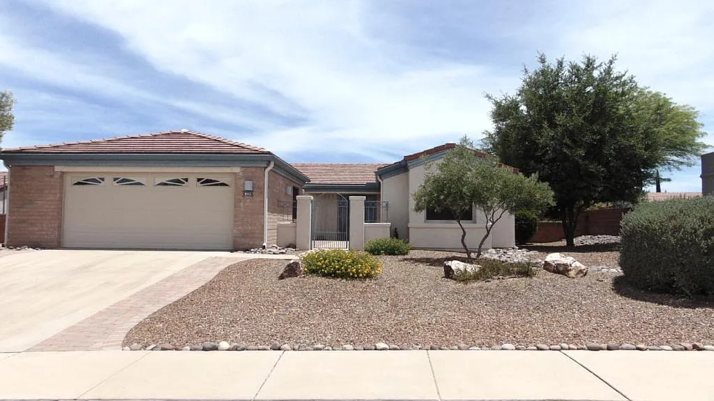843 W Welcome Way — Photo 1