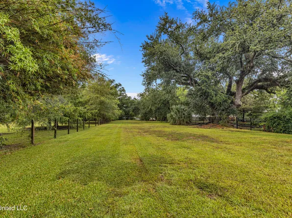 808 Hancock St, Bay Saint Louis, MS 39520