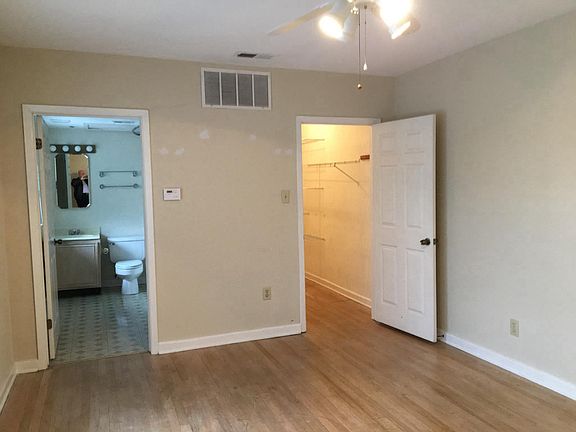 Spacious Bedroom w/ large, walk-in closet