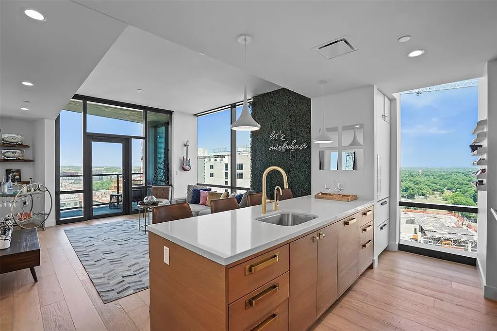 2 bed, 2.0 bath, 1128 sqft, $4,395 — Photo 1