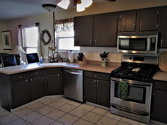 3rd image of 1022 Creekview Ln