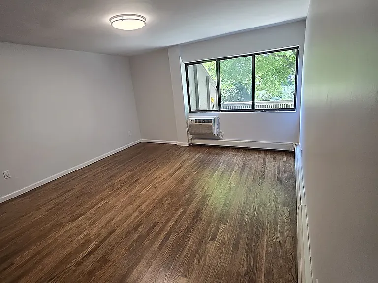 Bedroom with air-conditioning