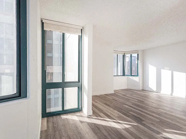 Trinity Towers Apartments — Photo 91