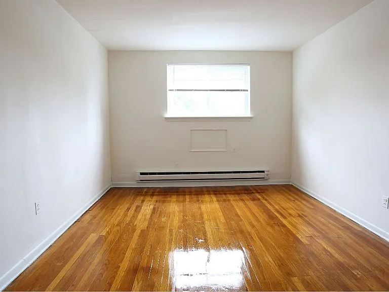Oakwood Apartments — Photo 5