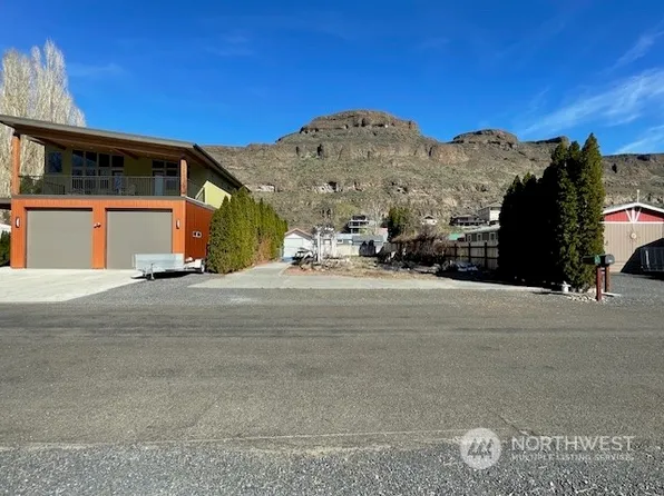 815 SW Chukar Place, Quincy, WA 98848