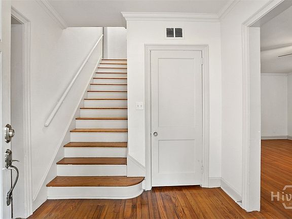 3rd image of 546 Columbus Drive