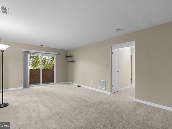 4th image of 1003 Spring Gate Rd APT 1C