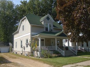 402 S 5th St, Oregon, IL 61061