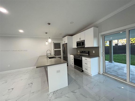 4th image of 1361 Sylvania Blvd