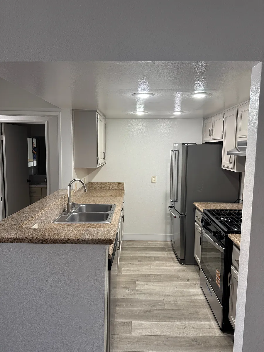Building Photo - 14400 Dickens St #204