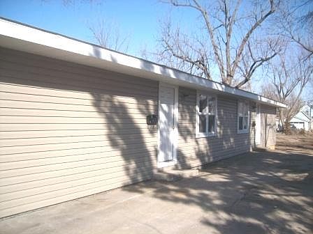 2nd image of 1730 N Clay Ave APT B