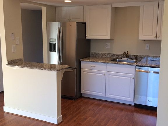 2nd image of 3223 Hunters Mill Dr