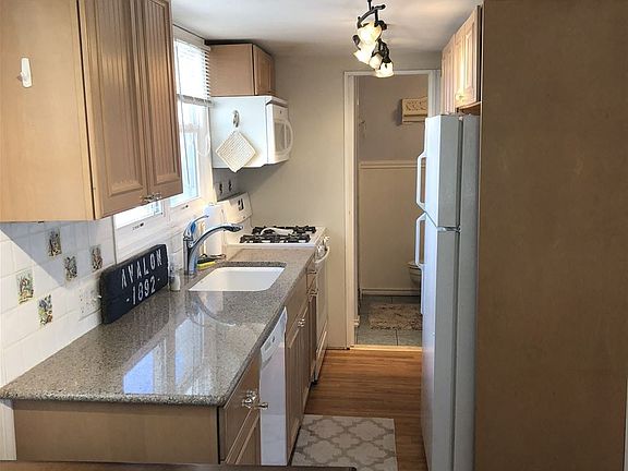 4th image of 667 22nd St