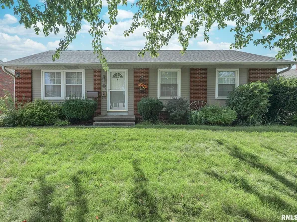 13 Columbia Ct NW, Davenport, IA 52804