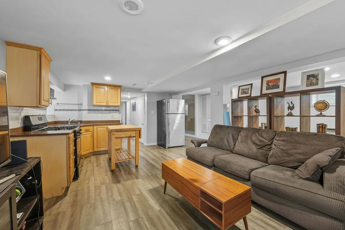 Building Photo - 2644 N Sawyer Ave #GARDEN