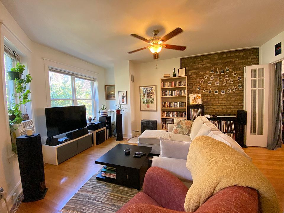 1st image of 933 W Cornelia Ave APT 2B