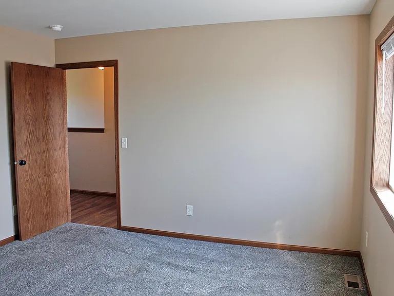 502 W 5th St — Photo 15