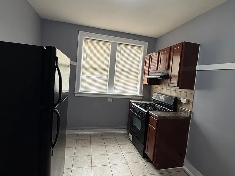 7705 S Laflin St — Photo 8